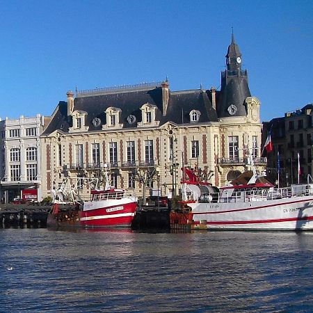 Les Parasols De Trouville Apartment Luaran gambar